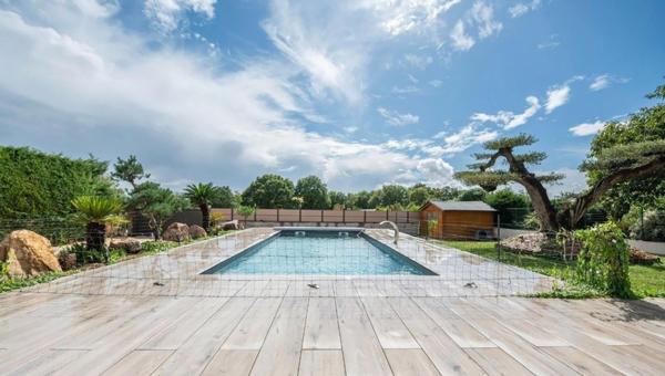 Contemporaine lumineuse, calme et haut de gamme