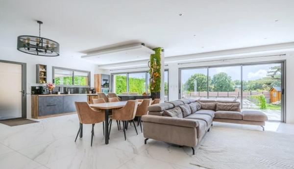 Contemporaine lumineuse, calme et haut de gamme