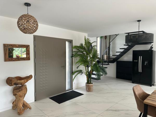 Contemporaine lumineuse, calme et haut de gamme