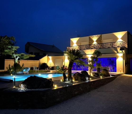 Contemporaine lumineuse, calme et haut de gamme