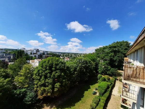 Appartement Saint Germain En Laye 3 pièce(s) 59.70 m2 Loyer 1 190 €/mois charges comprises **  - Référence  18572