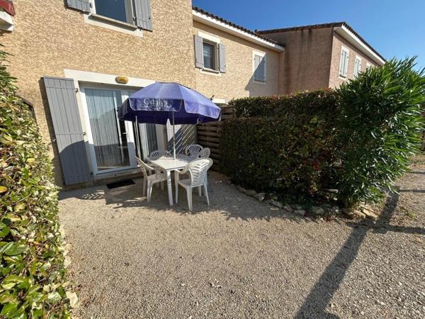 Joile maison T 3  traversante avec 2 terrasses , place de parking privative