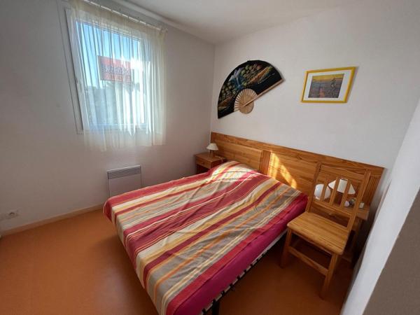 Joile maison T 3  traversante avec 2 terrasses , place de parking privative