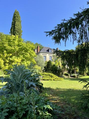 MAGNIFIQUE MAISON DE MAÎTRE TOURANGELLE DE 180 m² + SA MAISON D'AMIS DE 120m²