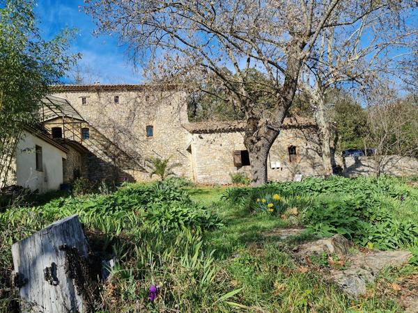 Durfort-et-Saint-Martin-de-Sossenac (30170) Maison de hameau sur 6000 m² au calme absolu avec terrasse et vue pnoramique, plus un chai de 100m² aménageabl
