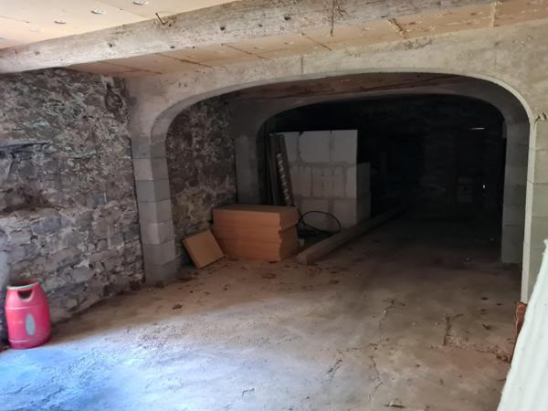 Durfort-et-Saint-Martin-de-Sossenac (30170) Maison de hameau sur 6000 m² au calme absolu avec terrasse et vue pnoramique, plus un chai de 100m² aménageabl