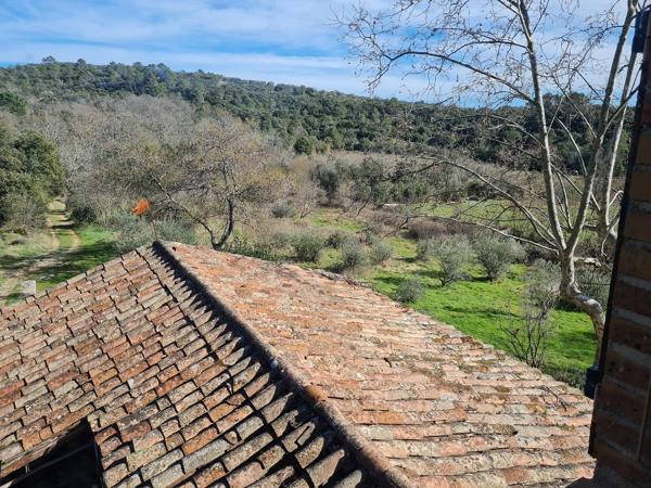 Durfort-et-Saint-Martin-de-Sossenac (30170) Maison de hameau sur 6000 m² au calme absolu avec terrasse et vue pnoramique, plus un chai de 100m² aménageabl