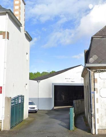 PONTIVY (56) Local Commercial + 12 studios