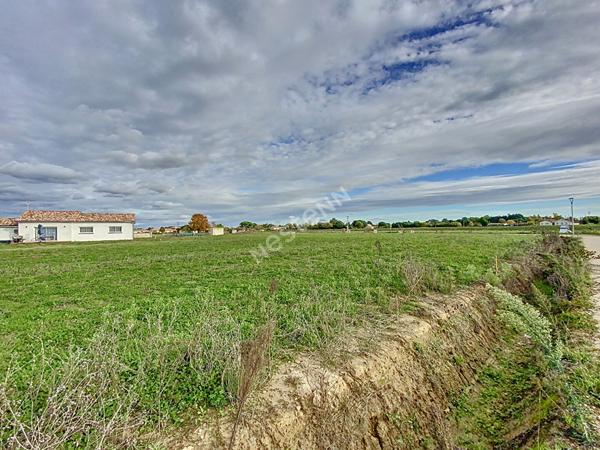 Joli terrain à bâtir de 725 m² plat et viabilisé à La Ville Dieu Du Temple