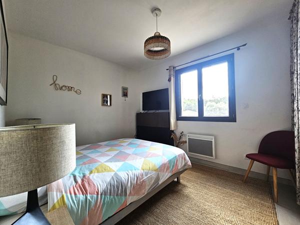 À VENDRE-La valette du var-Maison récente, quartier résidentiel, calme, piscine.