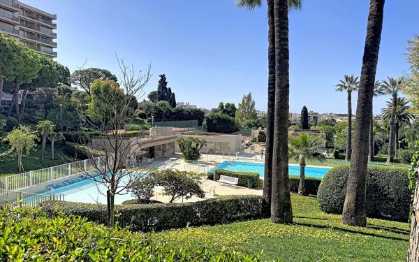 Appartement à vendre    5 pièces • 135,29 m2 Antibes