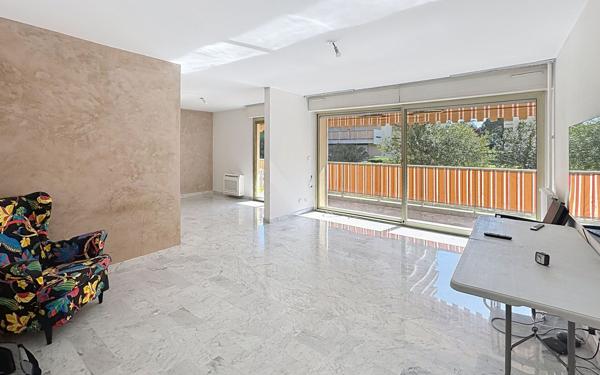 Appartement à vendre    5 pièces • 135,29 m2 Antibes