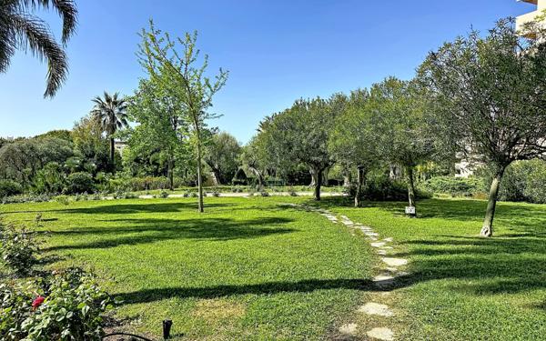 Appartement à vendre    5 pièces • 135,29 m2 Antibes