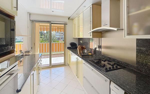 Appartement à vendre    5 pièces • 135,29 m2 Antibes
