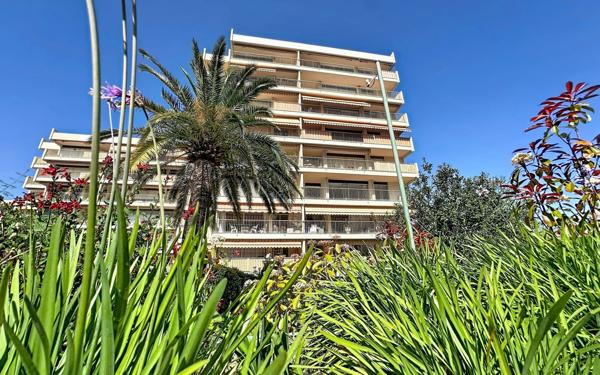 Appartement à vendre    5 pièces • 135,29 m2 Antibes