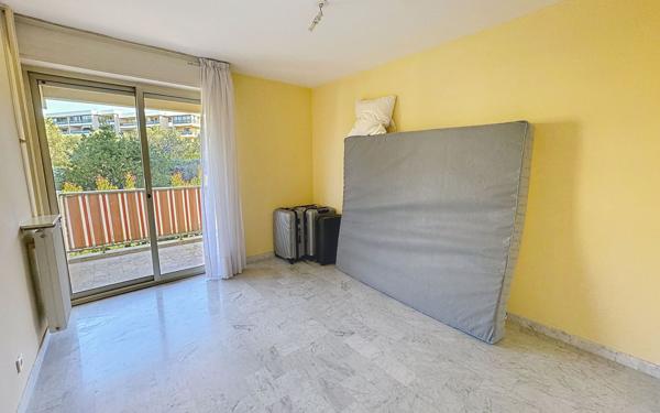 Appartement à vendre    5 pièces • 135,29 m2 Antibes