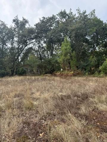 Terrain constructible de 741 m² à Salles