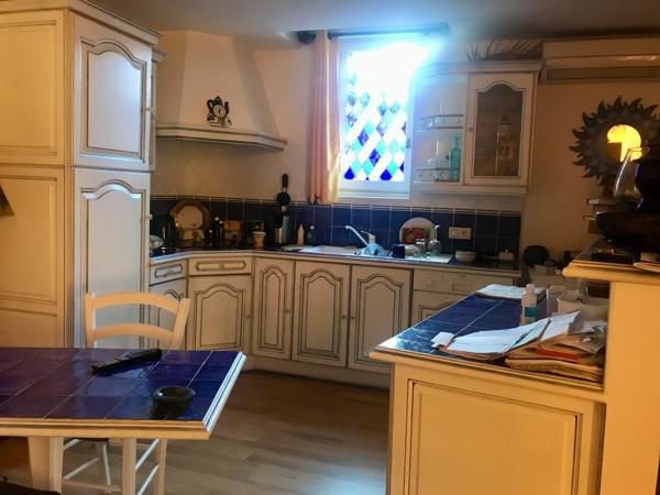 Immeuble
         20 pièces
        - 991 m² Exclusivité 250 000 € *