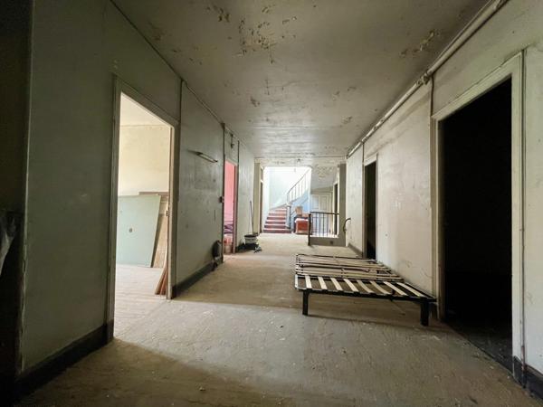 Immeuble
         20 pièces
        - 991 m² Exclusivité 250 000 € *