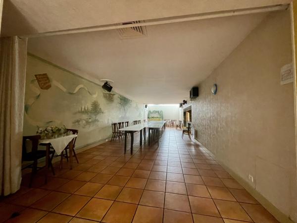 Immeuble
         20 pièces
        - 991 m² Exclusivité 250 000 € *