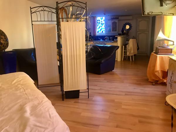 Immeuble
         20 pièces
        - 991 m² Exclusivité 250 000 € *