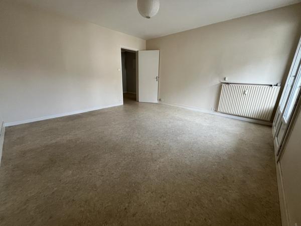 Appartement à louer 725 € CC Bourges 3 p 62 m² DPE E
