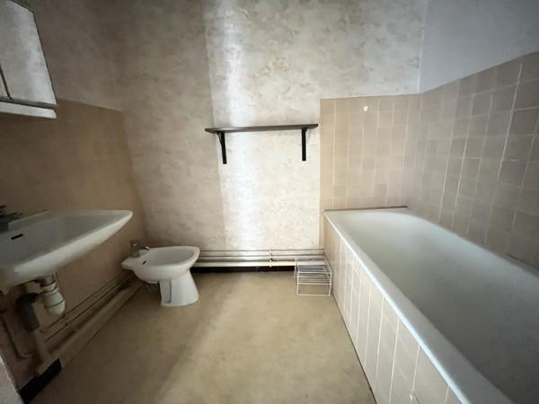 Appartement à louer 725 € CC Bourges 3 p 62 m² DPE E