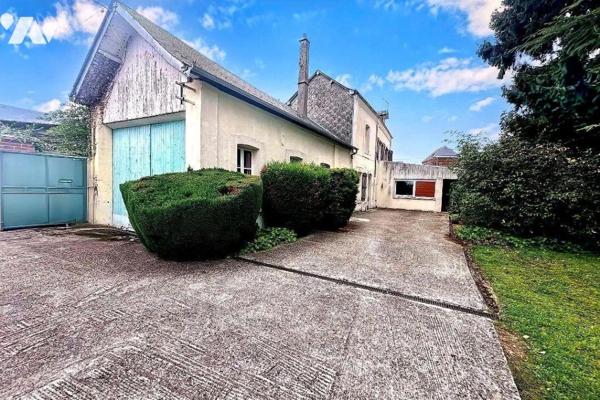 A VENDRE maison individuelle à rénover en plein centre de MESNIL-ESNARD (76240), T5, d'une surf...