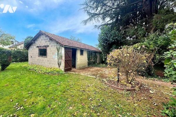 A VENDRE maison individuelle à rénover en plein centre de MESNIL-ESNARD (76240), T5, d'une surf...