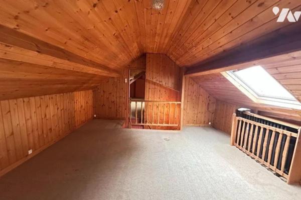 A VENDRE maison individuelle à rénover en plein centre de MESNIL-ESNARD (76240), T5, d'une surf...