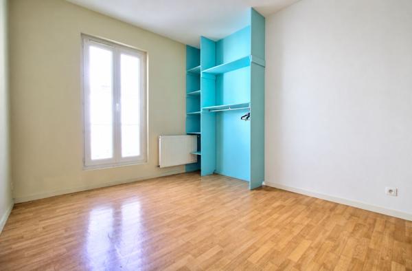 AGEN CENTRE - Maison de ville de 90m2, composée de 3 chambres et cour extérieur.