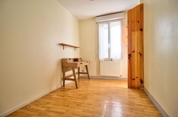 AGEN CENTRE - Maison de ville de 90m2, composée de 3 chambres et cour extérieur.
