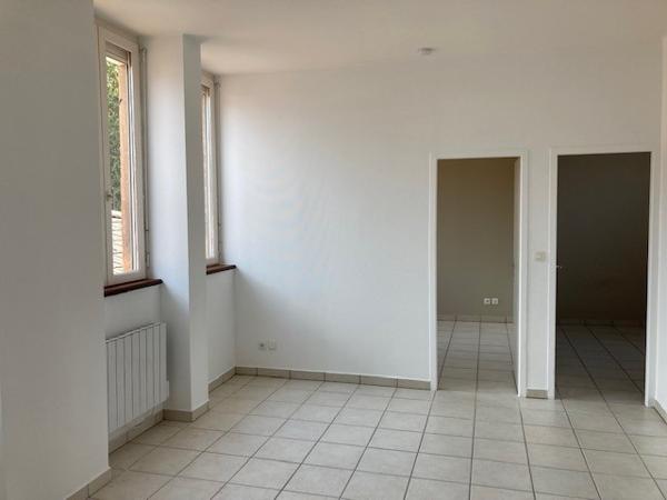 TARARE PROCHE GARE SNCF IMMEUBLE 172M²