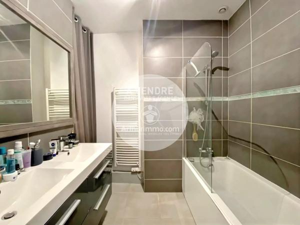 Location                                                      Appartement
                        
                     3 pièces                      58 m2                     à Pontchâteau