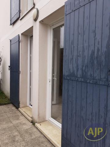 Appartement à louer Saintes : 3 pièces, 66m² avec 2 chambre(s) à 750€ - AJP Immobilier Saintes