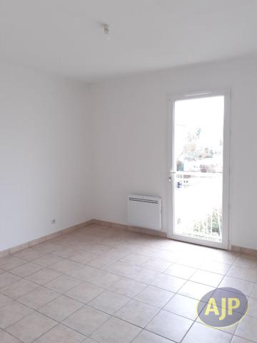 Appartement à louer Saintes : 3 pièces, 66m² avec 2 chambre(s) à 750€ - AJP Immobilier Saintes