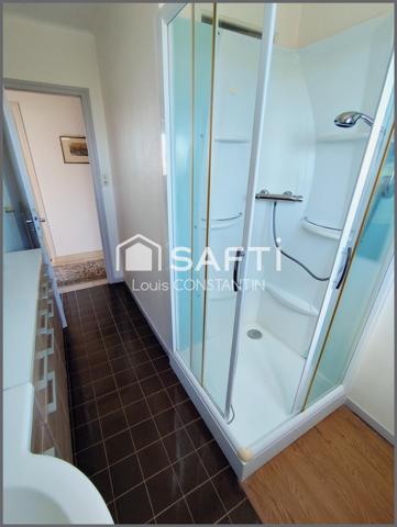 Maison familiale lumineuse , 5 chambres,  bureau et possibilité investissement locatif avec T1 au rdc sur terrain plus de 1000m2 avec dépendances et garages