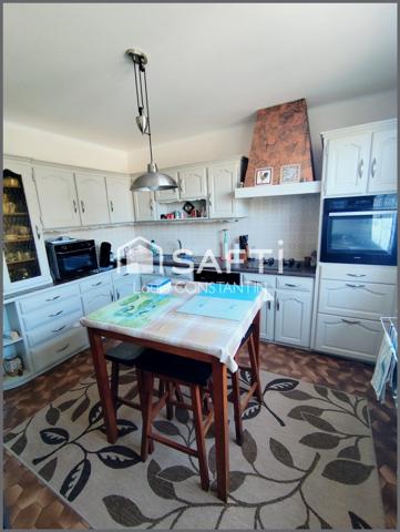 Maison familiale lumineuse , 5 chambres,  bureau et possibilité investissement locatif avec T1 au rdc sur terrain plus de 1000m2 avec dépendances et garages