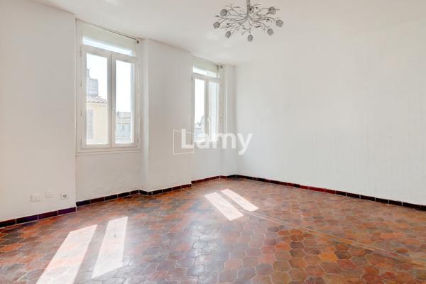 La friche de la belle de mai t2 avec vue dégagée sur les toits