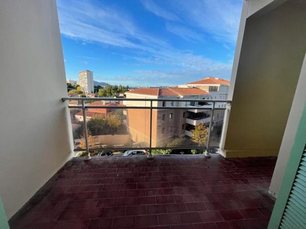 MARSEILLE 12ème arrdt. LES  BORROMEES. T3  de 72 m² avec terrasse, cave et parking.