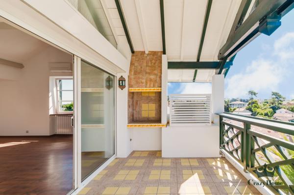 Appartement
                                                                                                                                                                                                                                                                                                                        4 pièce(s)                                                                                                                                                                                                          3 chambre(s)                                                                                                                                                                                                          150  m²