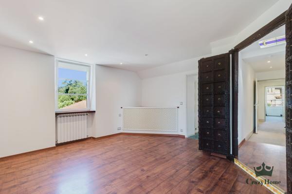 Appartement
                                                                                                                                                                                                                                                                                                                        4 pièce(s)                                                                                                                                                                                                          3 chambre(s)                                                                                                                                                                                                          150  m²