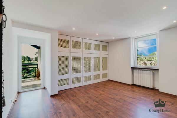 Appartement
                                                                                                                                                                                                                                                                                                                        4 pièce(s)                                                                                                                                                                                                          3 chambre(s)                                                                                                                                                                                                          150  m²