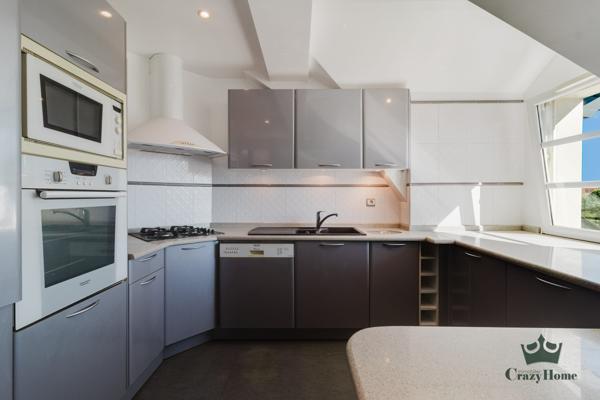 Appartement
                                                                                                                                                                                                                                                                                                                        4 pièce(s)                                                                                                                                                                                                          3 chambre(s)                                                                                                                                                                                                          150  m²