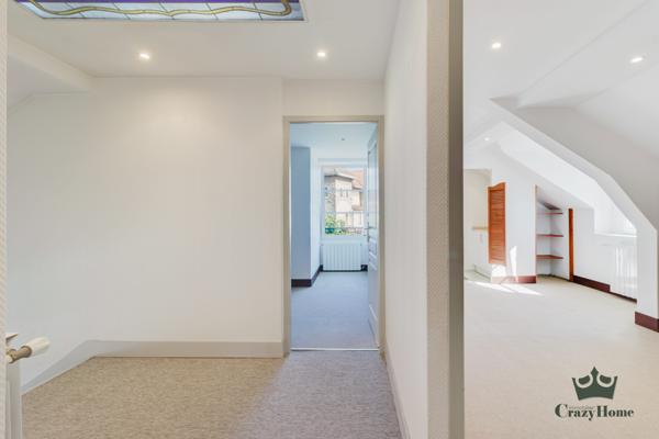 Appartement
                                                                                                                                                                                                                                                                                                                        4 pièce(s)                                                                                                                                                                                                          3 chambre(s)                                                                                                                                                                                                          150  m²