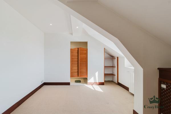 Appartement
                                                                                                                                                                                                                                                                                                                        4 pièce(s)                                                                                                                                                                                                          3 chambre(s)                                                                                                                                                                                                          150  m²
