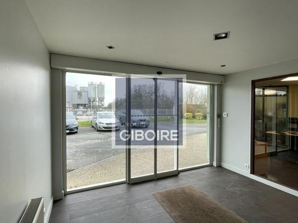 Local d'activites 590 m² à louer BOURGBARRE (réf : 35.6637)