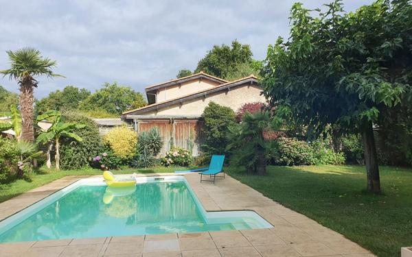 Maison à vendre    8 pièces • 219 m2 Mérignac