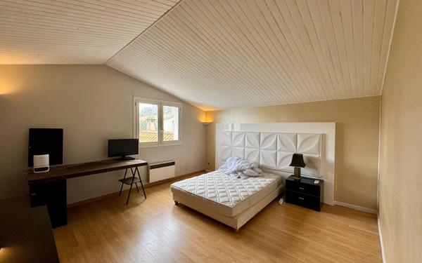 Maison à vendre    8 pièces • 219 m2 Mérignac