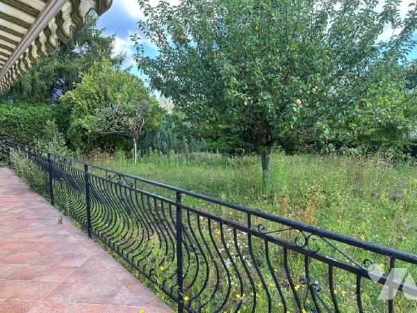 À Vendre à Bourgueil

Découvrez cette  maison de 114 m² habitable, située dans le charmant vill...